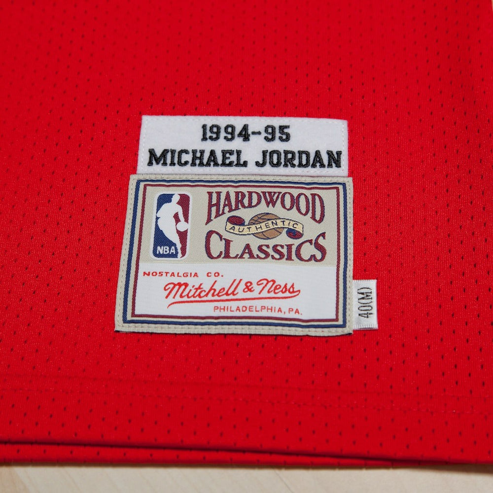 Mitchell & Ness - Chicago Bulls Michael Jordan 1994-95 Road 45 Authentic Jersey - Red - Mens