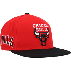 Mitchell & Ness - Chicago Bulls Side Core 2.0 Snapback Hat - Red/Black