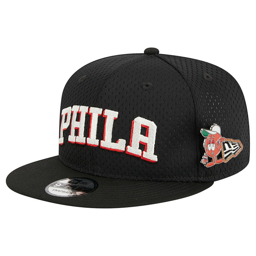 New Era - Philadelphia 76ers Post-Up Pin Mesh 9FIFTY Snapback Hat - Black