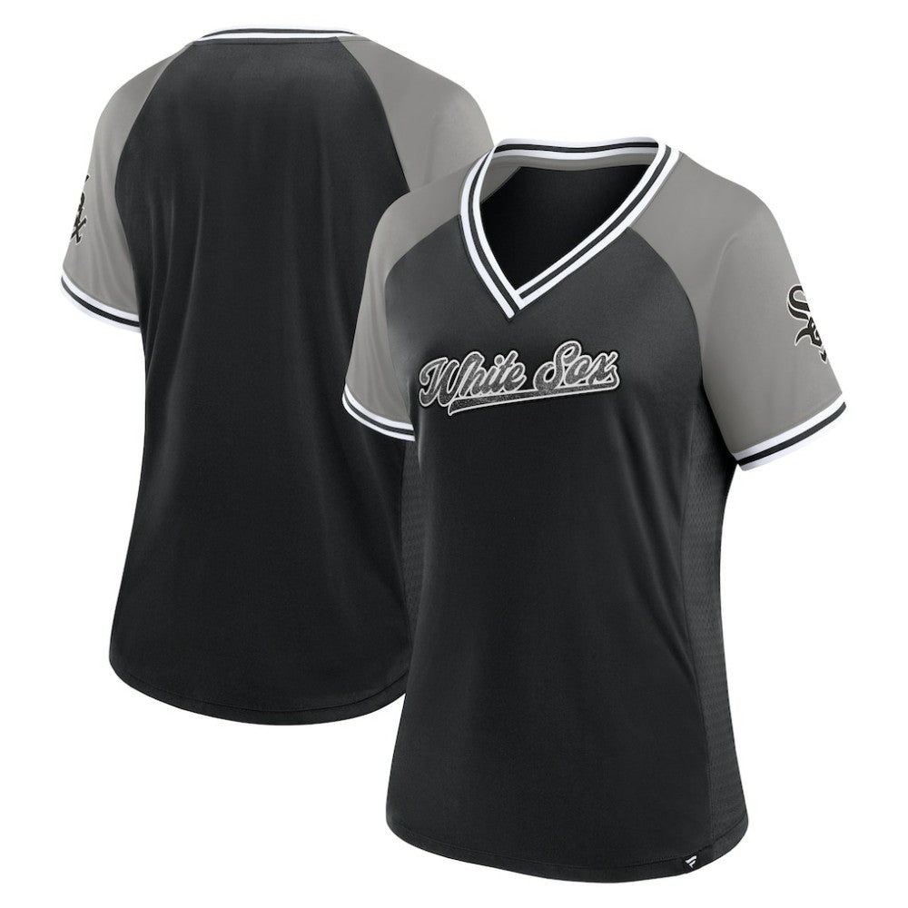 Chicago White Sox Fanatics Women's Glitz & Glam League Diva Raglan V-Neck T-Shirt Lifestyle