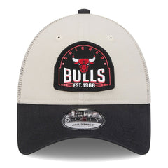 New Era - Chicago Bulls Throwback Patch Trucker 9FORTY Adjustable Hat - Khaki/Black