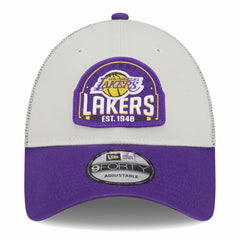 New Era - Los Angeles Lakers Throwback Patch Trucker 9FORTY Adjustable Hat - Khaki/Purple
