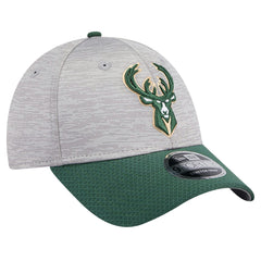 New Era - Milwaukee Bucks Active Digi-Tech Two-Tone 9FORTY Adjustable Hat - Heather Gray/Hunter Green
