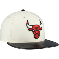 New Era - Chicago Bulls Faux Leather Visor Two-Tone 59FIFTY Fitted Hat - Cream/Black