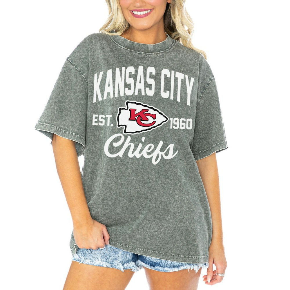 Kansas City Chiefs Gameday Couture Women's Tackle Titan Boyfriend Washed T-Shirt Gray - NFL