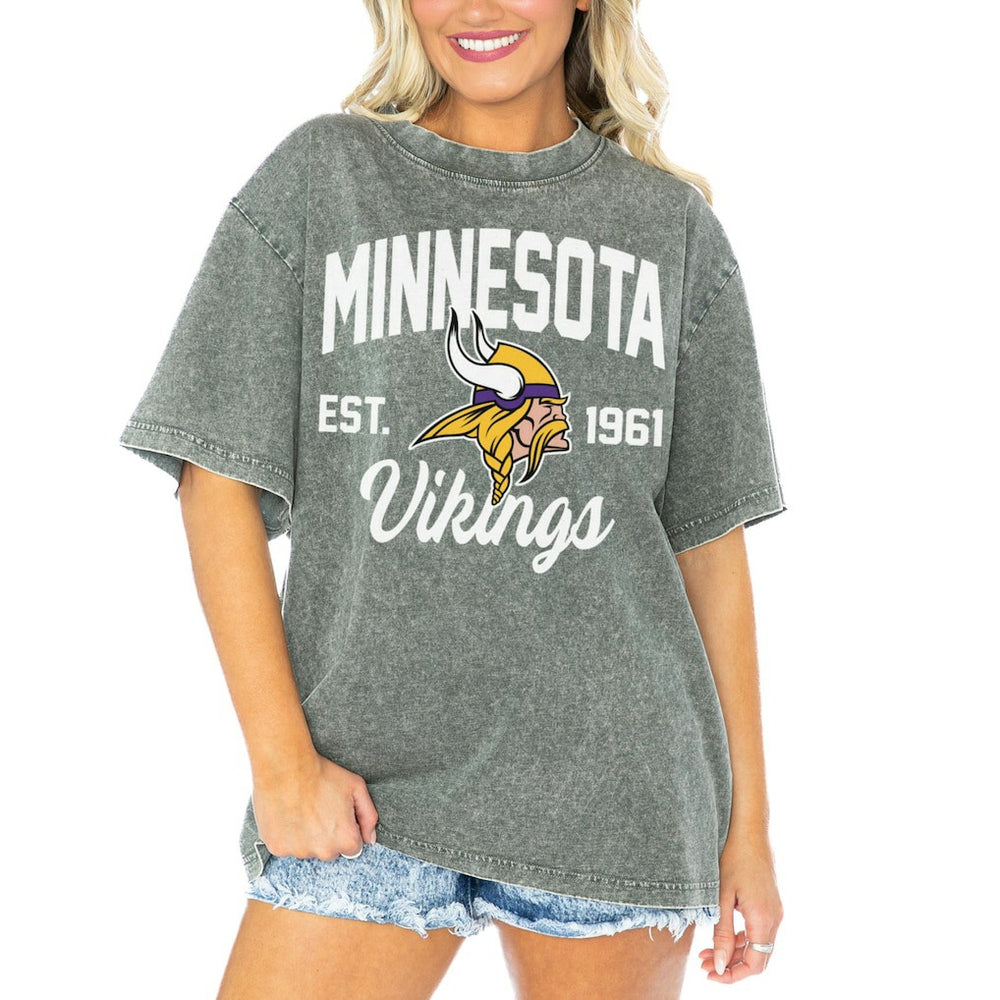 Minnesota Vikings Gameday Couture Women's Tackle Titan Boyfriend Washed T-Shirt Gray - NFL