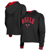 New Era - Chicago Bulls Women's Boxy Raw Edge Pullover Hoodie - Black