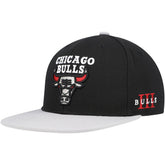 Mitchell & Ness - Chicago Bulls Core Snapback Hat - Black/Gray