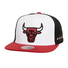 Mitchell & Ness - Chicago Bulls Core Snapback Hat - White/Red