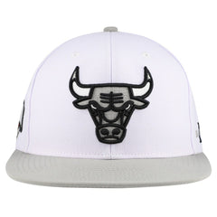 Mitchell & Ness - Chicago Bulls Core Snapback Hat - White
