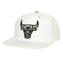 Mitchell & Ness - Chicago Bulls Day 4 Snapback Hat - White