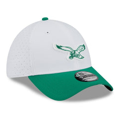 Philadelphia Eagles New Era 2025 NFL Training Camp Throwback Logo 39THIRTY Flex Hat White/Kelly Green - NFL