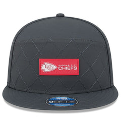 Kansas City Chiefs New Era 2025 Sideline Cold Weather Split Panel 9FIFTY Snapback Hat Charcoal - NFL