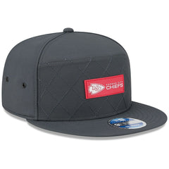 Kansas City Chiefs New Era 2025 Sideline Cold Weather Split Panel 9FIFTY Snapback Hat Charcoal - NFL