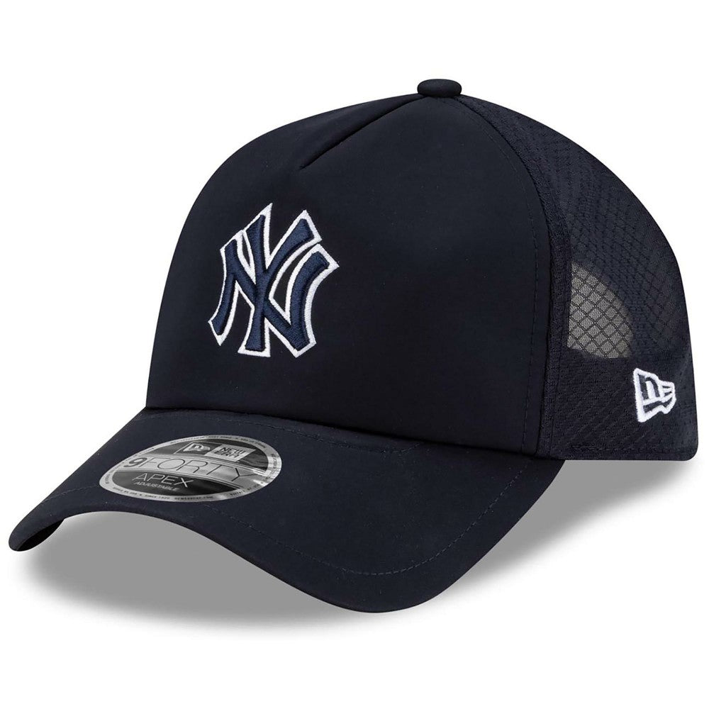 New York Yankees New Era 2026 Batting Practice Apex 9FORTY Adjustable Trucker Hat Lifestyle