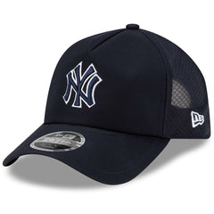 New York Yankees New Era 2026 Batting Practice Apex 9FORTY Adjustable Trucker Hat Lifestyle