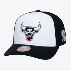 Mitchell & Ness - Chicago Bulls Hardwood Classics Legendary Away Pro-Pinch Adjustable Hat - White