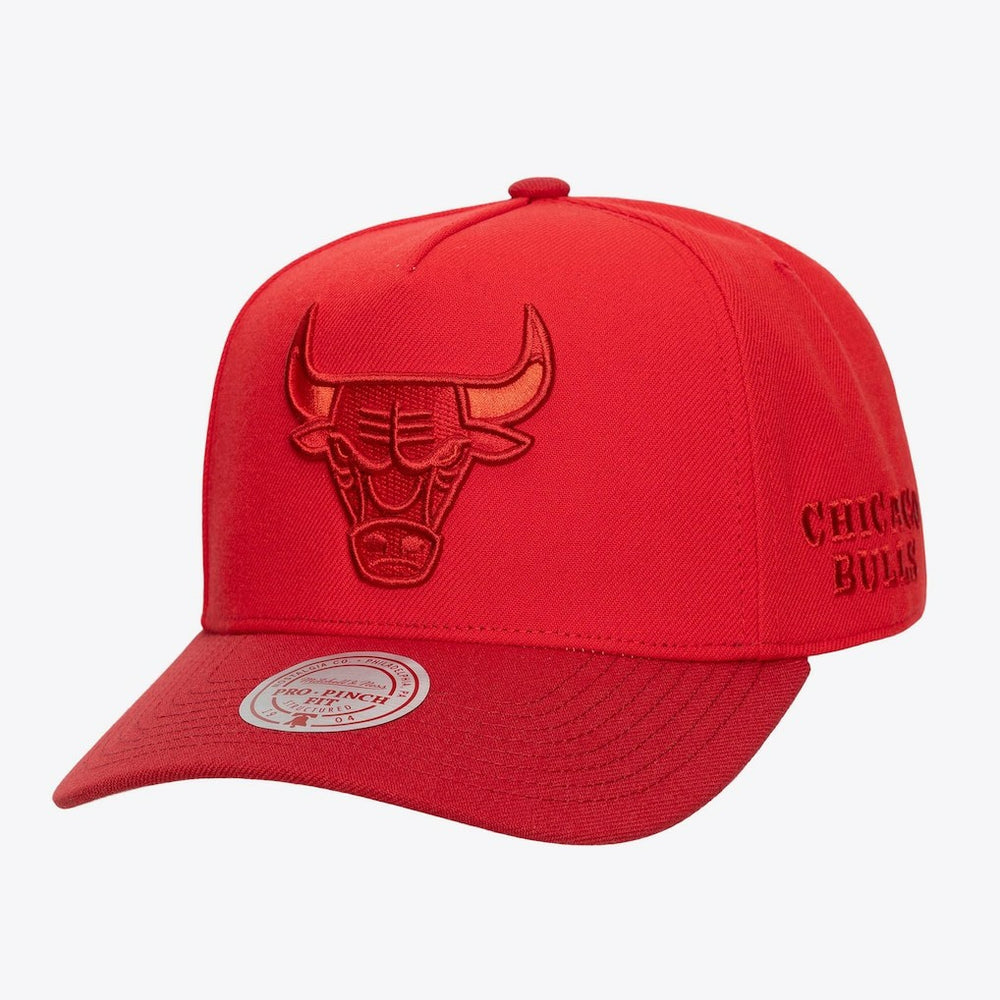 Mitchell & Ness - Chicago Bulls Legendary Home Pro Pinch Snapback Hat - Red