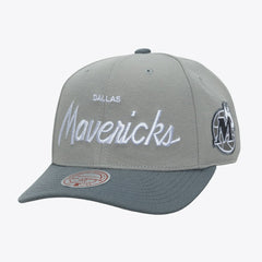 Mitchell & Ness - Dallas Mavericks Thunderstorm Head Coach Pro Crown Snapback Hat - Gray