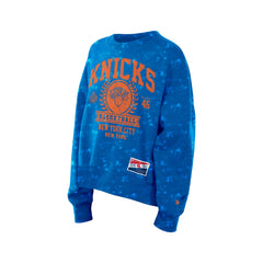 New Era - New York Knicks Women's Throwback Collection Mineral Wash Crewneck Sweatshirt - Blue