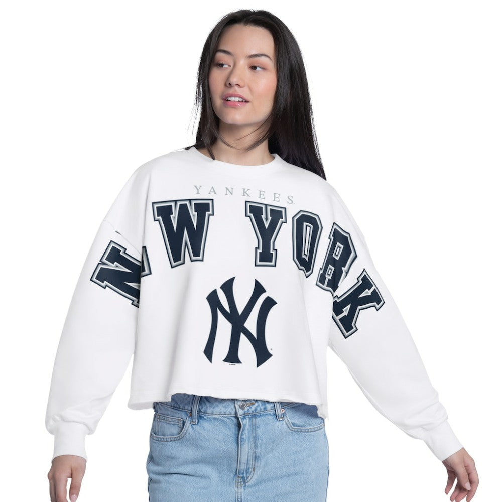 New York Yankees G-III 4Her by Carl Banks Women's Bleachers Cropped Pullover Sweatshirt Lifestyle