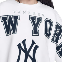 New York Yankees G-III 4Her by Carl Banks Women's Bleachers Cropped Pullover Sweatshirt Lifestyle