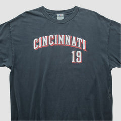 Cincinnati Reds Genuine Merchandise 2000s T-shirt Near Me