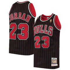 Mitchell & Ness - Michael Jordan Chicago Bulls 1996/97 Hardwood Classics Authentic Jersey - Black