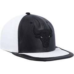 Mitchell & Ness - Chicago Bulls NBA Day One Snapback Hat - Black/White