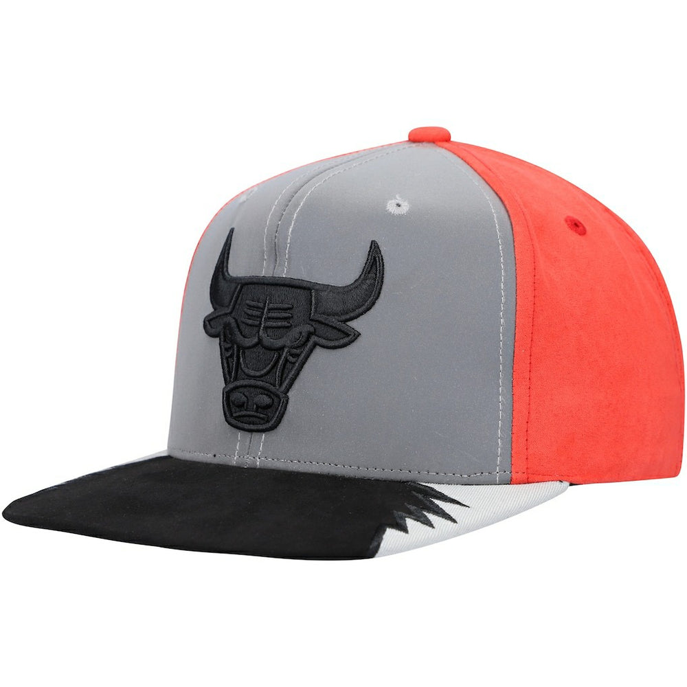 Mitchell & Ness - Chicago Bulls Day 5 Snapback Hat - Gray/Red