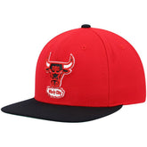 Mitchell & Ness - Chicago Bulls Hardwood Classics Team Two-Tone 2.0 Snapback Hat - Red/Black