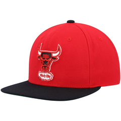 Mitchell & Ness - Chicago Bulls Hardwood Classics Team Two-Tone 2.0 Snapback Hat - Red/Black