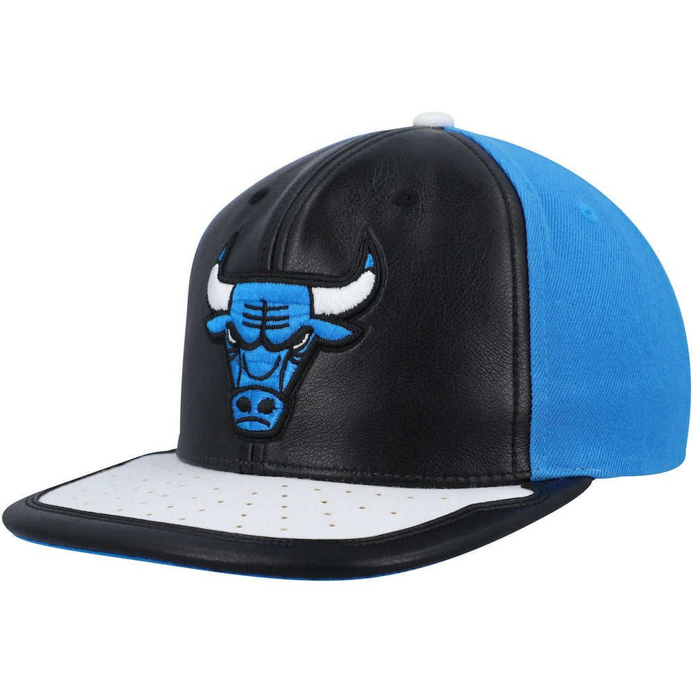 Mitchell & Ness - Chicago Bulls Day One Snapback Hat - Black/White