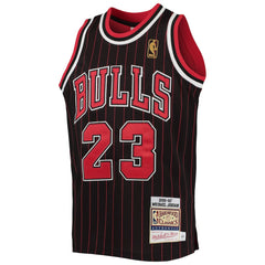 Mitchell & Ness - Michael Jordan Chicago Bulls Youth 1996-97 Hardwood Classics Authentic Jersey - Black/Red