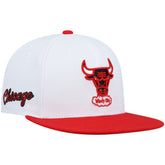 Mitchell & Ness - Chicago Bulls Hardwood Classics Snapback Hat - White/Red