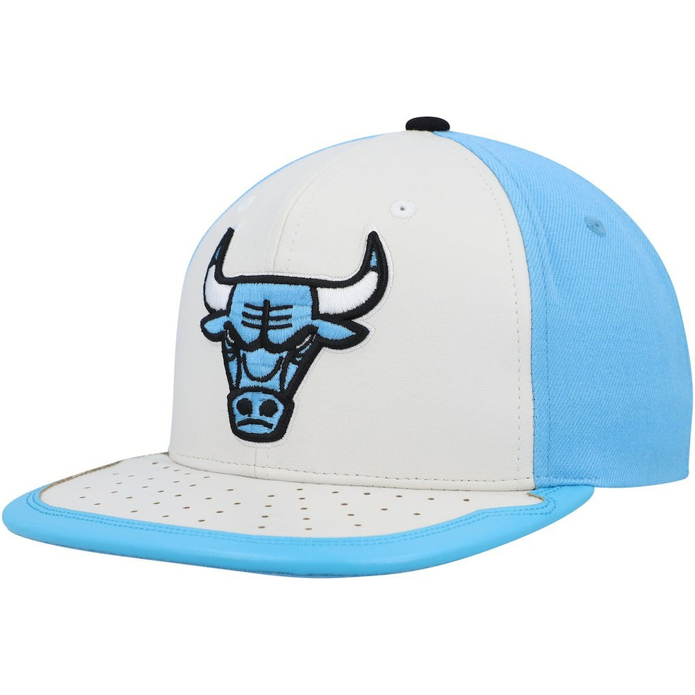 Mitchell & Ness - Chicago Bulls Day One Snapback Hat - White/Light Blue