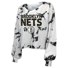 NBA - Brooklyn Nets Majestic Threads Women's Aquarius Tie-Dye Cropped V-Neck Long Sleeve T-Shirt - White/Black