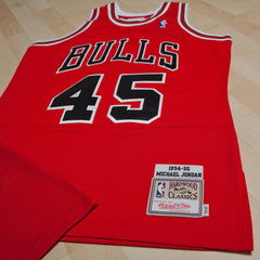 Mitchell & Ness - Chicago Bulls Michael Jordan 1994-95 Road 45 Authentic Jersey - Red - Mens