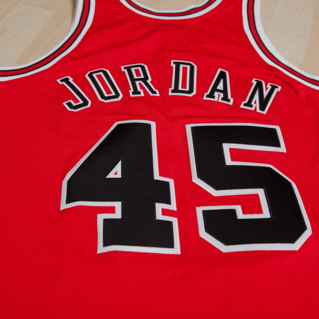 Mitchell & Ness - Chicago Bulls Michael Jordan 1994-95 Road 45 Authentic Jersey - Red - Mens
