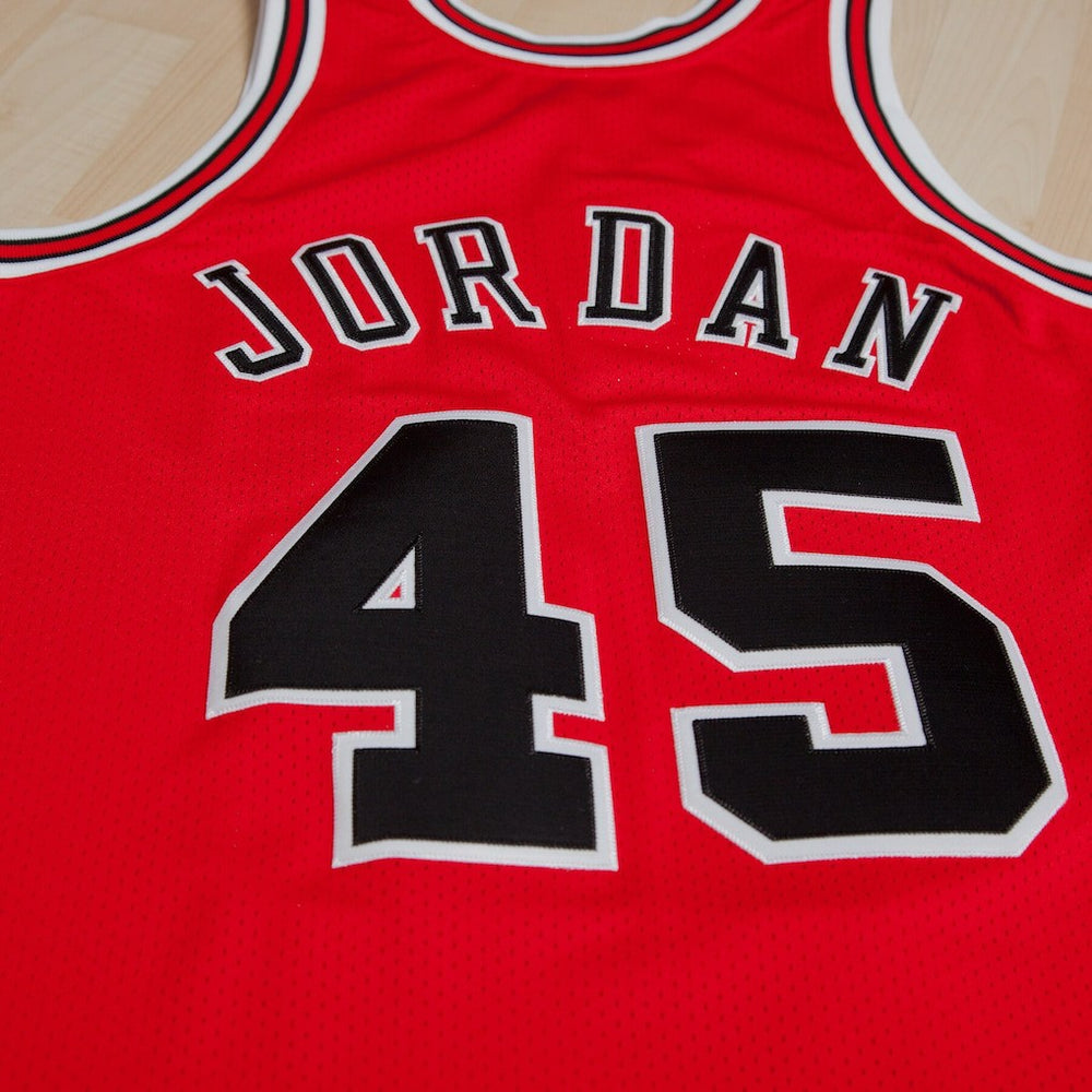 Mitchell & Ness - Chicago Bulls Michael Jordan 1994-95 Road 45 Authentic Jersey - Red - Mens