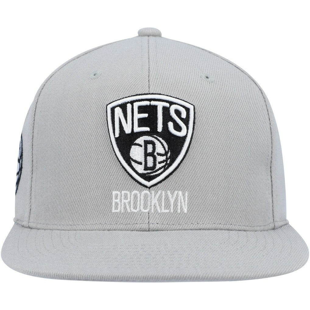 Mitchell & Ness - Brooklyn Nets Side Core 2.0 Snapback Hat - Gray