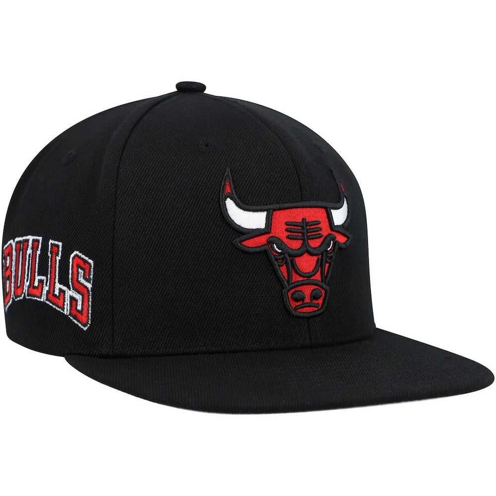 Mitchell & Ness - Chicago Bulls Side Core 2.0 Snapback Hat - Black