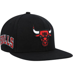Mitchell & Ness - Chicago Bulls Side Core 2.0 Snapback Hat - Black