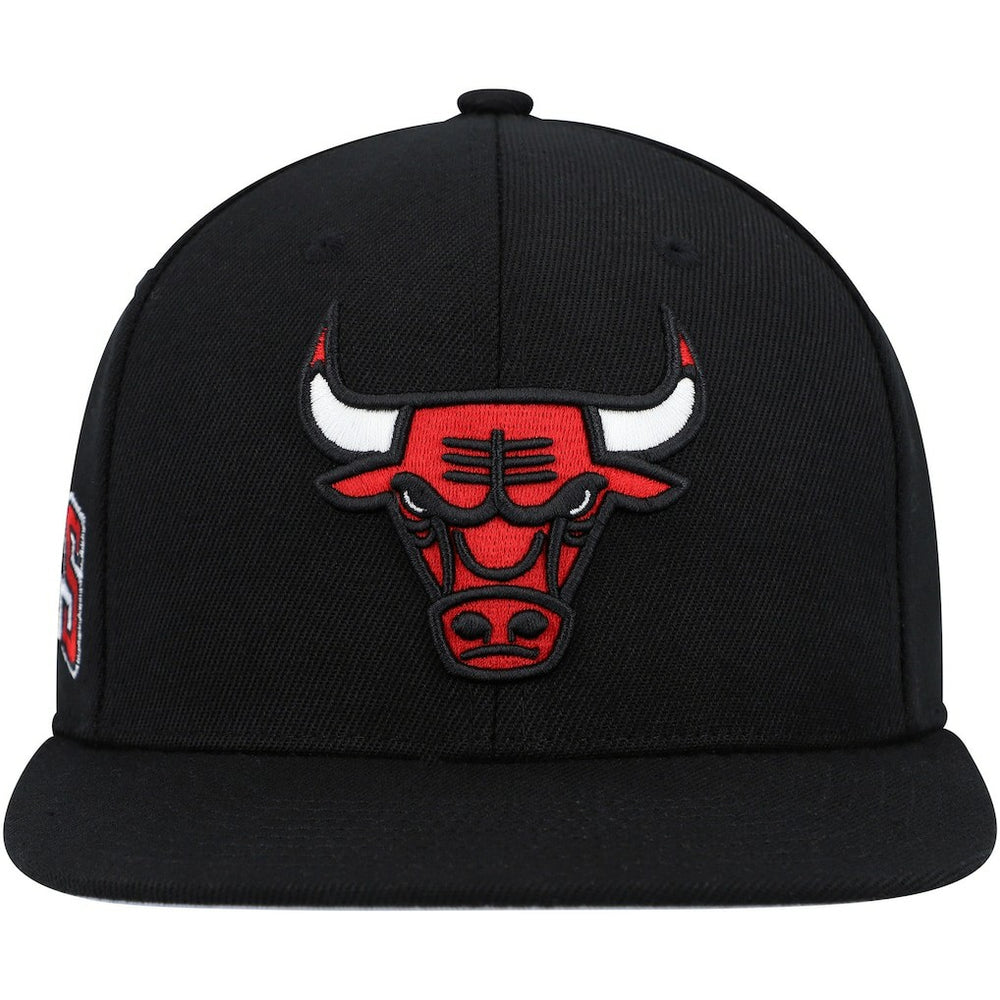 Mitchell & Ness - Chicago Bulls Side Core 2.0 Snapback Hat - Black