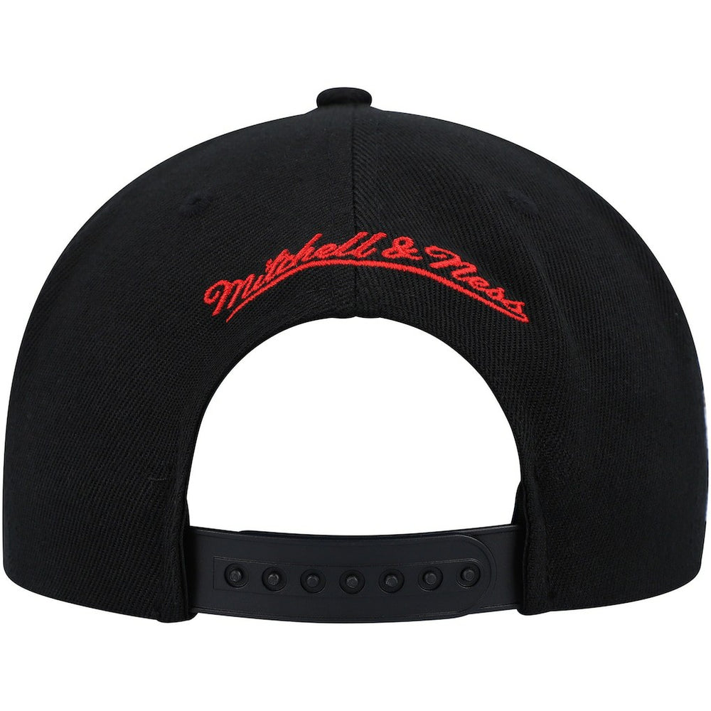 Mitchell & Ness - Chicago Bulls Side Core 2.0 Snapback Hat - Black