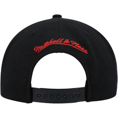 Mitchell & Ness - Chicago Bulls Side Core 2.0 Snapback Hat - Black
