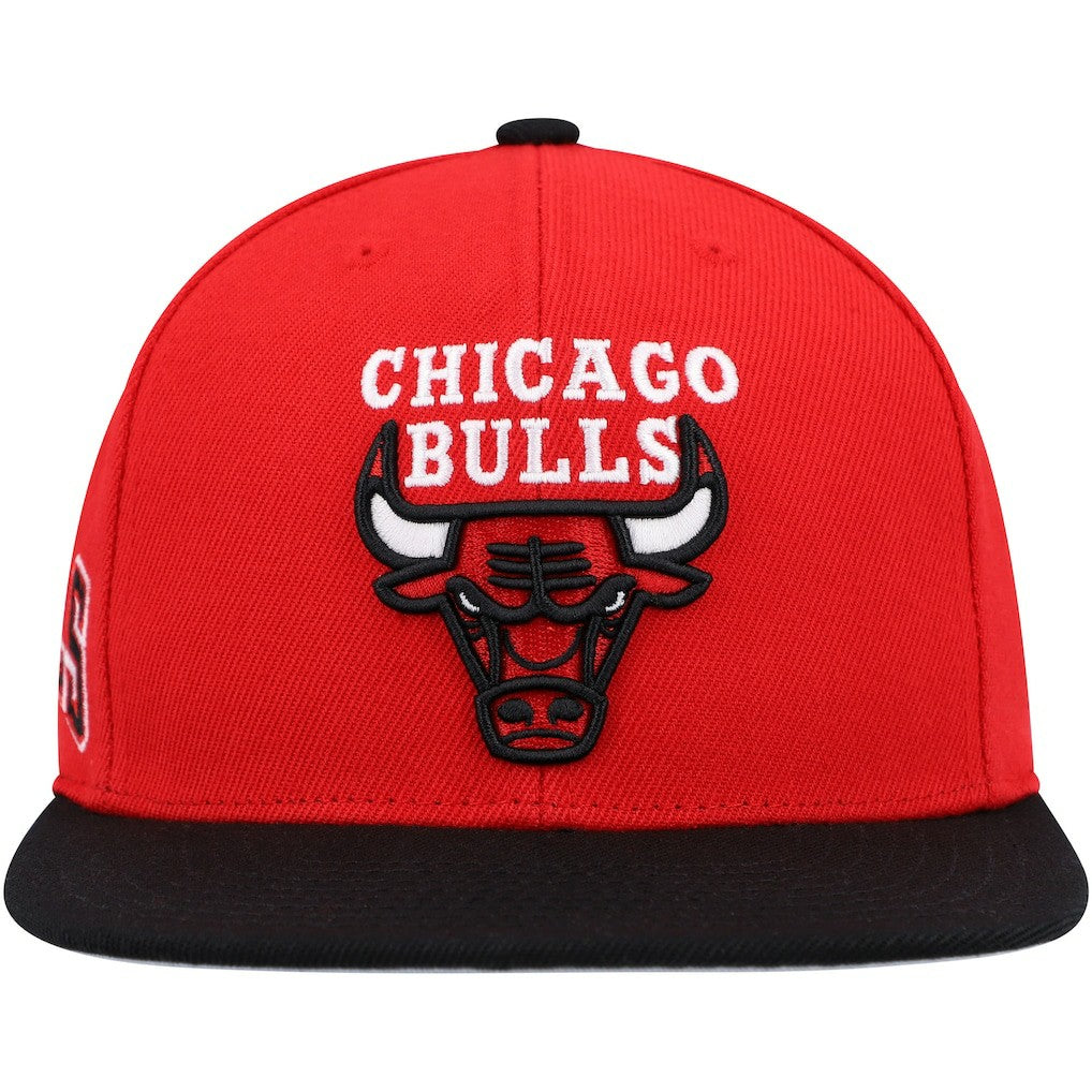 Mitchell & Ness - Chicago Bulls Side Core 2.0 Snapback Hat - Red/Black