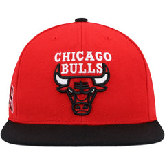 Mitchell & Ness - Chicago Bulls Side Core 2.0 Snapback Hat - Red/Black