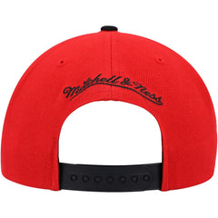 Mitchell & Ness - Chicago Bulls Side Core 2.0 Snapback Hat - Red/Black