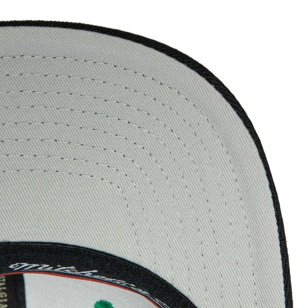 Mitchell & Ness - Boston Celtics MVP Team Two-Tone 2.0 Stretch-Snapback Hat - Kelly Green/Black